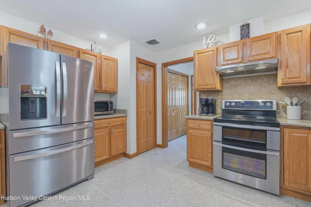 588 Linderman Avenue, Kingston, NY 12401 - Photo 17 of 45