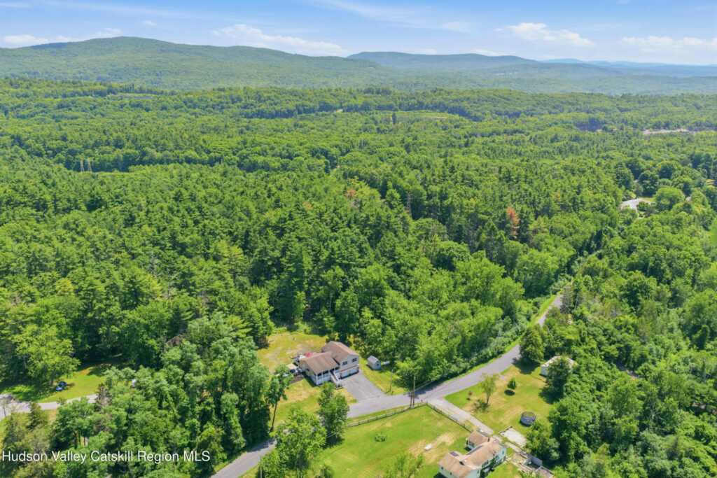 588 Linderman Avenue, Kingston, NY 12401 - Photo 41 of 45