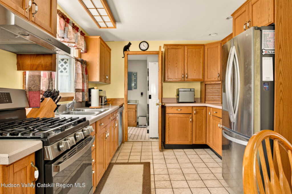 101 Bridge Street, Saugerties, NY 12477 - Photo 8 of 28