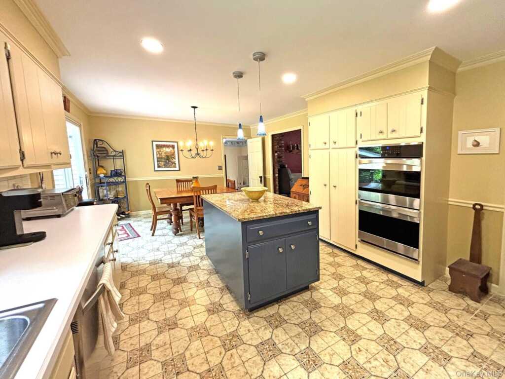 24 Ryan Drive, Hurley, NY 12491 - Photo 18 of 47