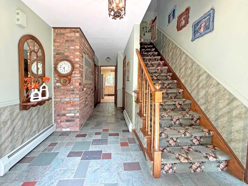 24 Ryan Drive, Hurley, NY 12491 - Photo 4 of 47