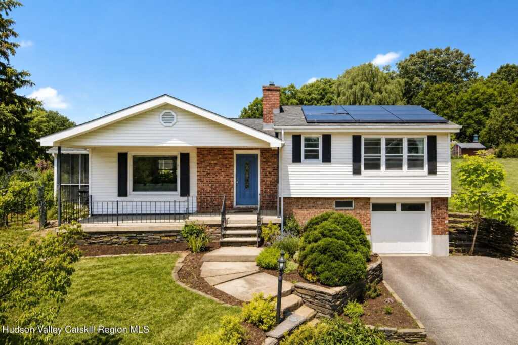 114 Latham Circle, Saugerties, NY 12477