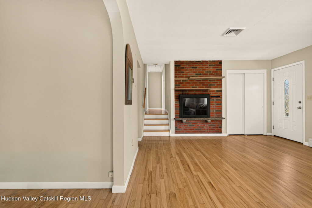 114 Latham Circle, Saugerties, NY 12477 - Photo 5 of 28