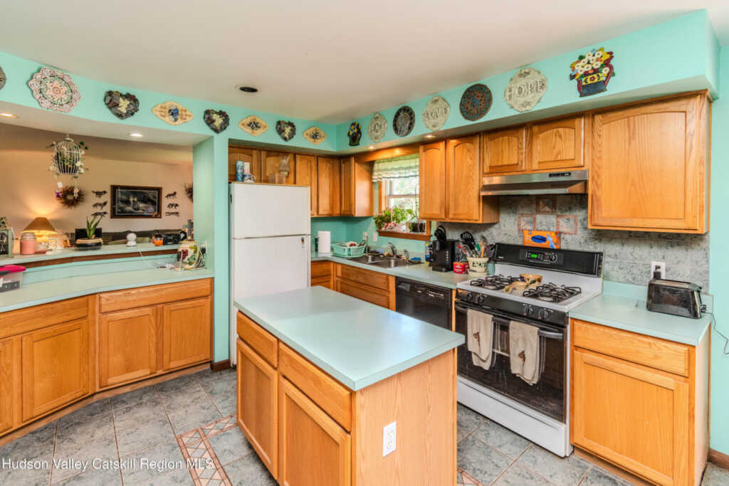 31 Josephs Drive, Saugerties, NY 12477 - Photo 12 of 32