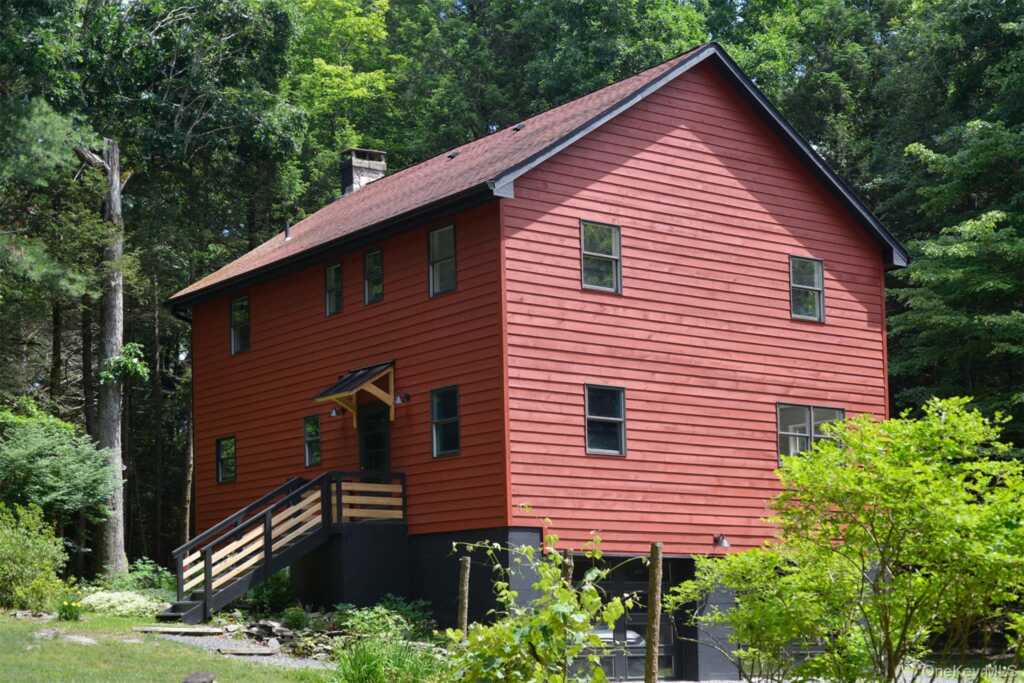 28 Mrs Franks Road, Saugerties, NY 12477