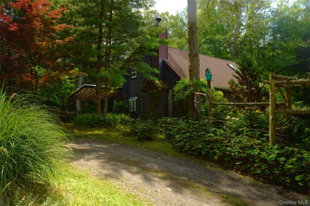 323 Beaverkill Road, Kingston, NY 12401 - Photo 2 of 32