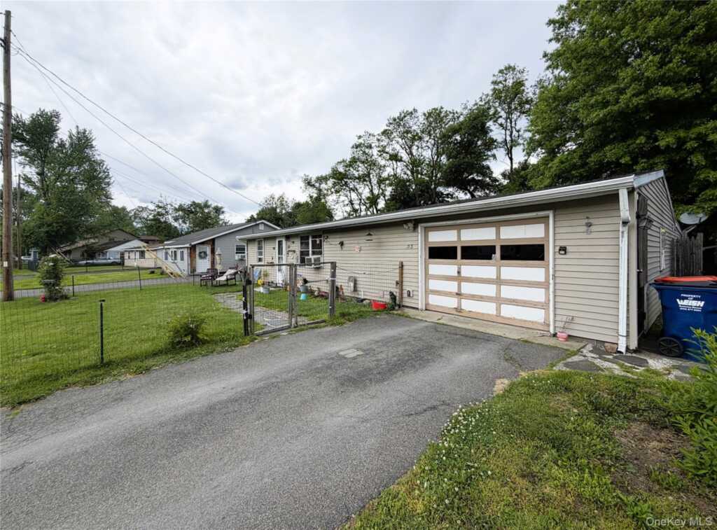 33 Plattekill Drive, Saugerties, NY 12456 - Photo 3 of 5