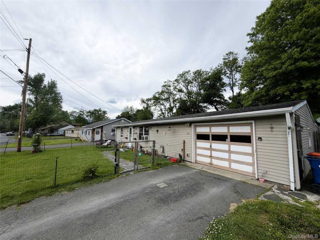 33 Plattekill Drive, Saugerties, NY 12456 - Photo 4 of 5