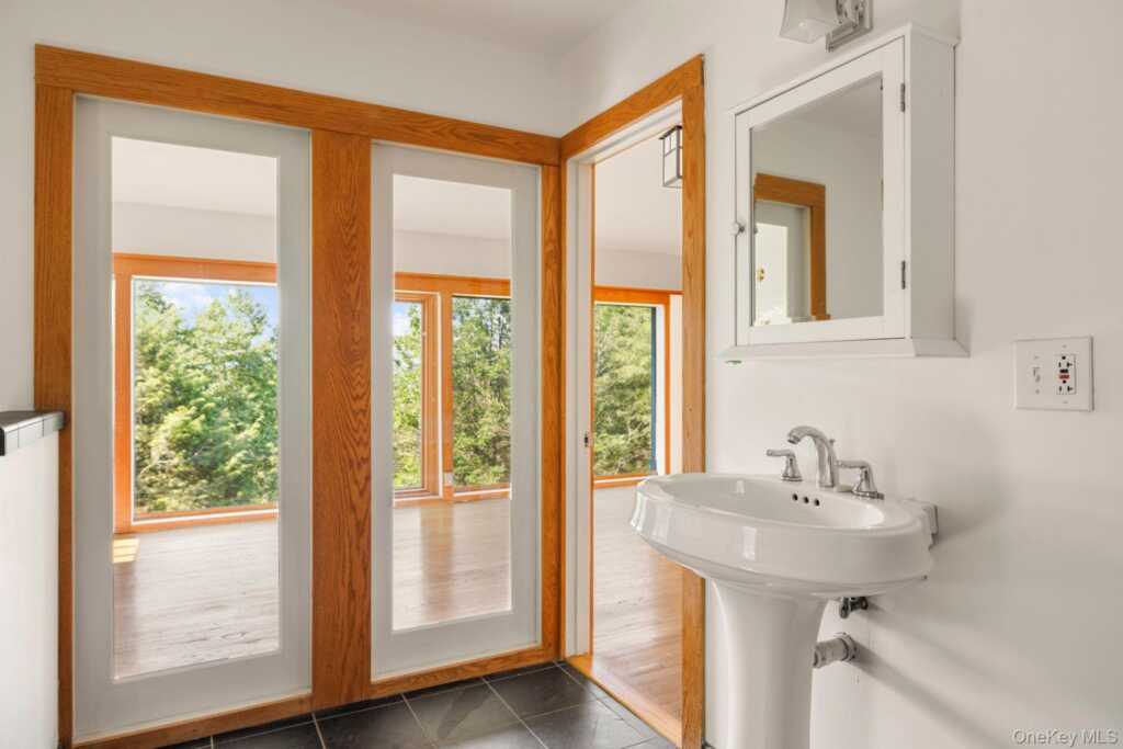 376 Abbey Road, Woodstock, NY 12457 - Photo 31 of 35