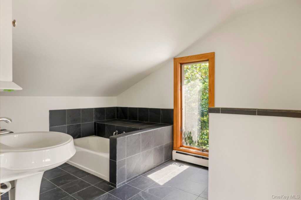 376 Abbey Road, Woodstock, NY 12457 - Photo 32 of 35