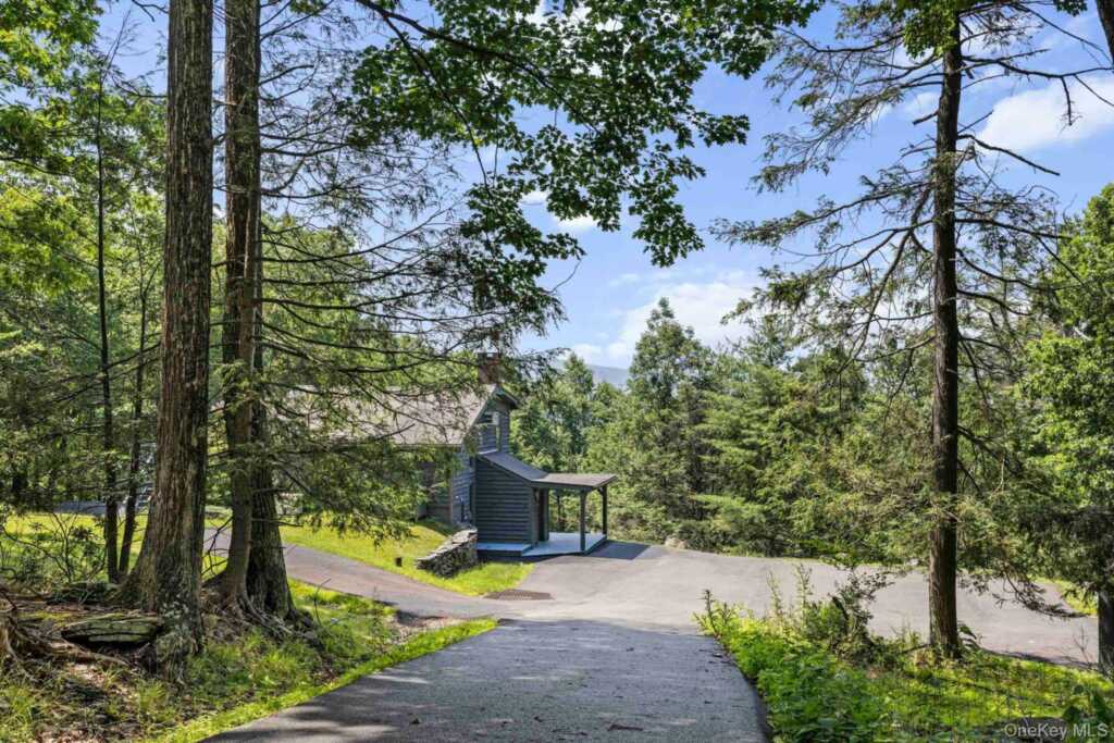 376 Abbey Road, Woodstock, NY 12457 - Photo 5 of 35