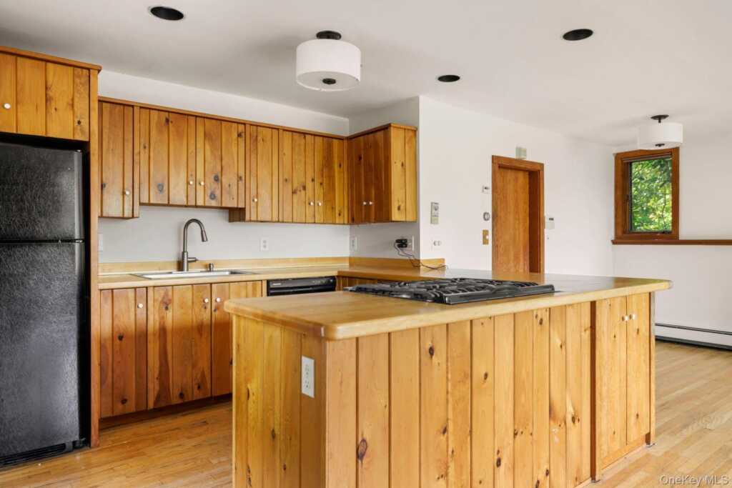 376 Abbey Road, Woodstock, NY 12457 - Photo 7 of 35