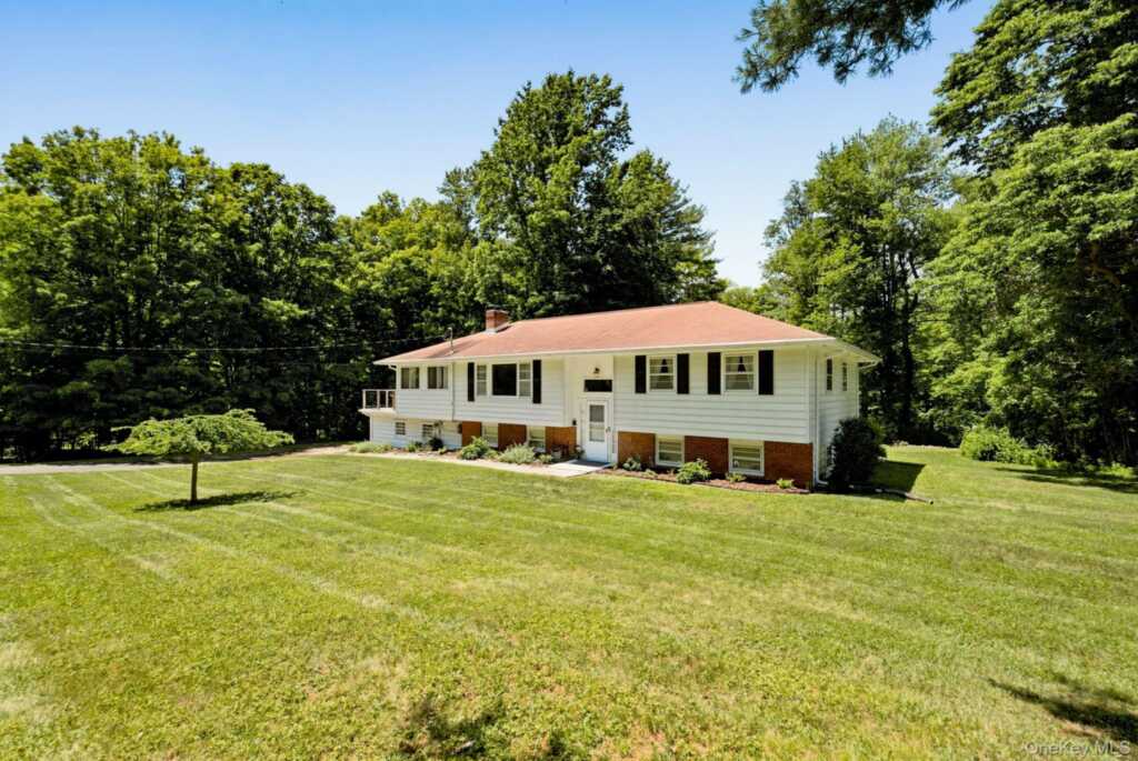 94 Lodge Road, Saugerties, NY 12477
