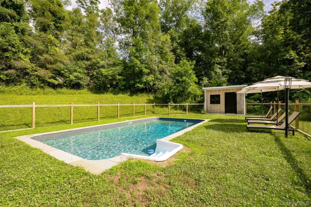 4 Cove Road, Rhinebeck, NY 12572 - Photo 2 of 37