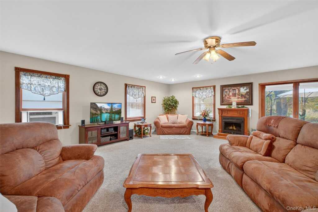 333 Canoe Hill Road, Saugerties, NY 12477 - Photo 4 of 34