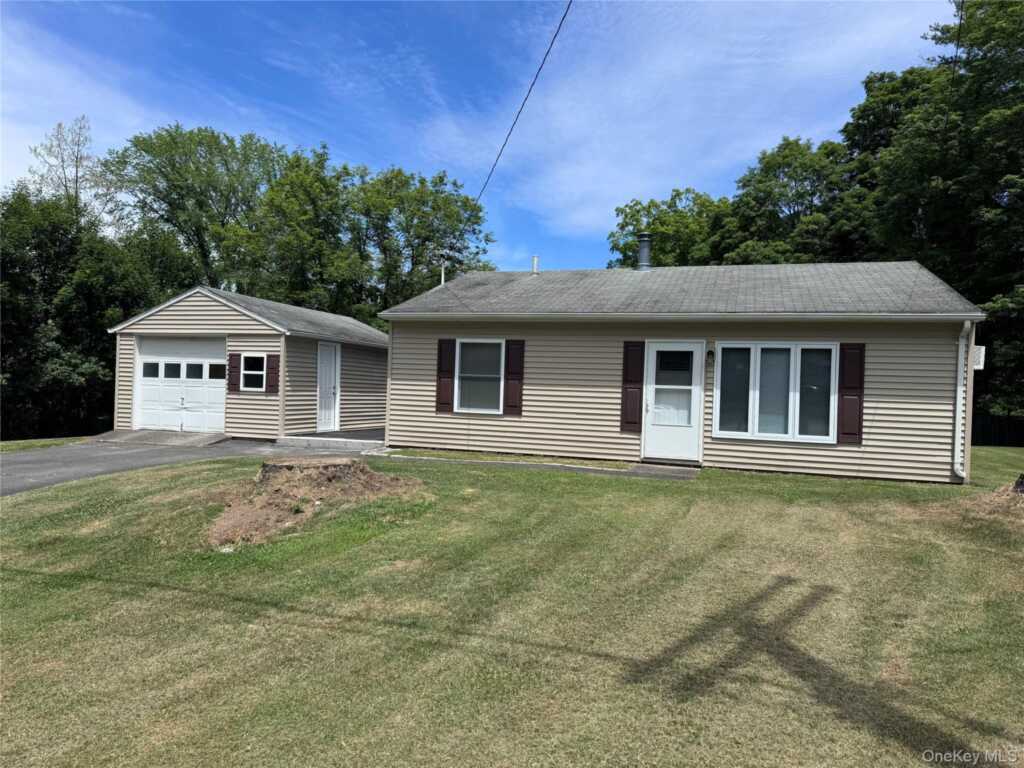 1 Center Road, Rosendale, NY 12440