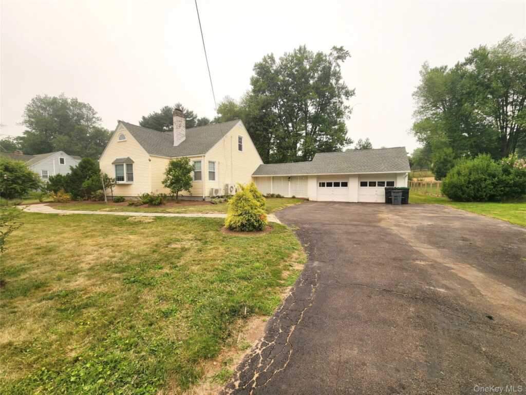 715 Lucas Avenue Extension, Hurley, NY 12443 - Photo 3 of 33