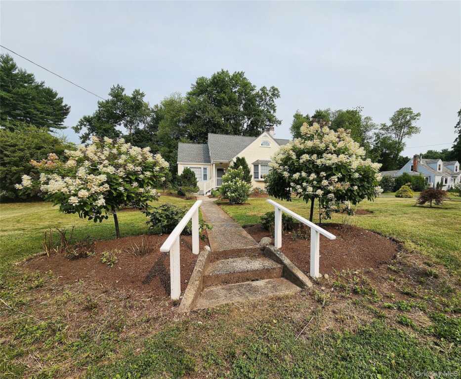 715 Lucas Avenue Extension, Hurley, NY 12443 - Photo 4 of 33