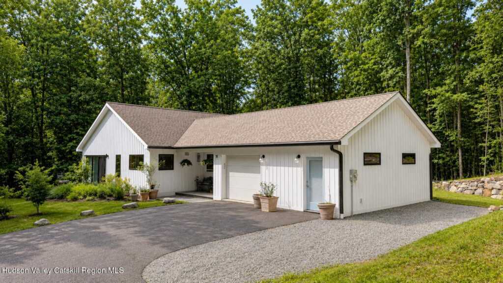 31 Millbrook Road, New Paltz, NY 12561