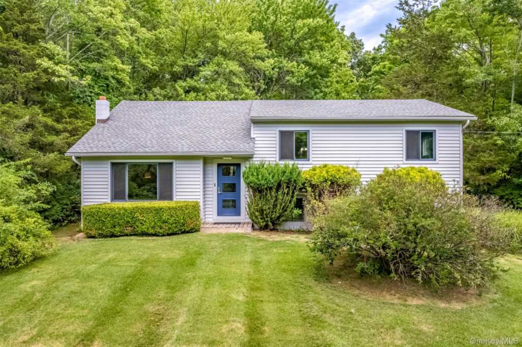 6 Hickory Hill Road, New Paltz, NY 12561