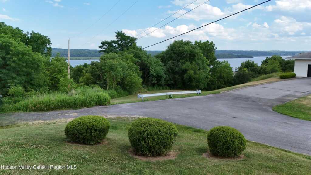 39 Market Street, Saugerties, NY 12477 - Photo 9 of 35