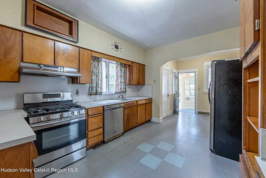 288 Washington Avenue, Kingston, NY 12401 - Photo 18 of 44