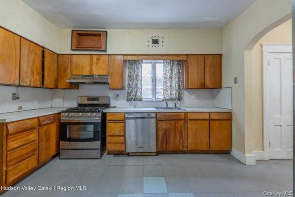 288 Washington Avenue, Kingston, NY 12401 - Photo 19 of 44