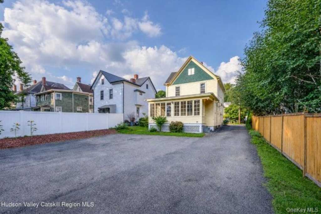 288 Washington Avenue, Kingston, NY 12401 - Photo 3 of 44