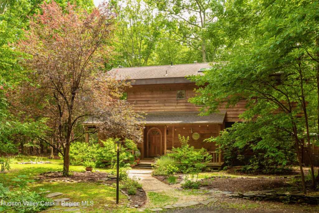 31 Moonlight Lane, Saugerties, NY 12477