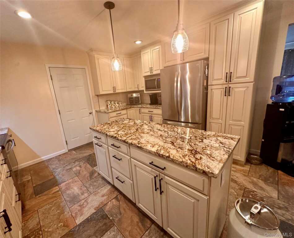 19 Closs Drive, Rhinebeck, NY 12572 - Photo 10 of 40
