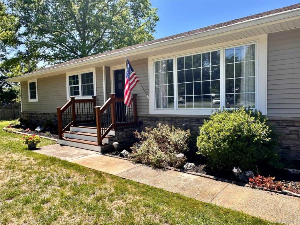 19 Closs Drive, Rhinebeck, NY 12572 - Photo 2 of 40