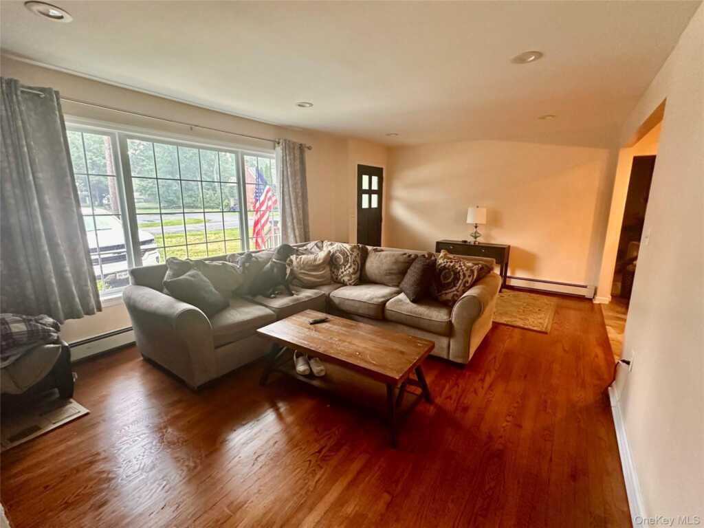 19 Closs Drive, Rhinebeck, NY 12572 - Photo 5 of 40