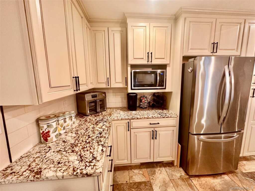 19 Closs Drive, Rhinebeck, NY 12572 - Photo 8 of 40