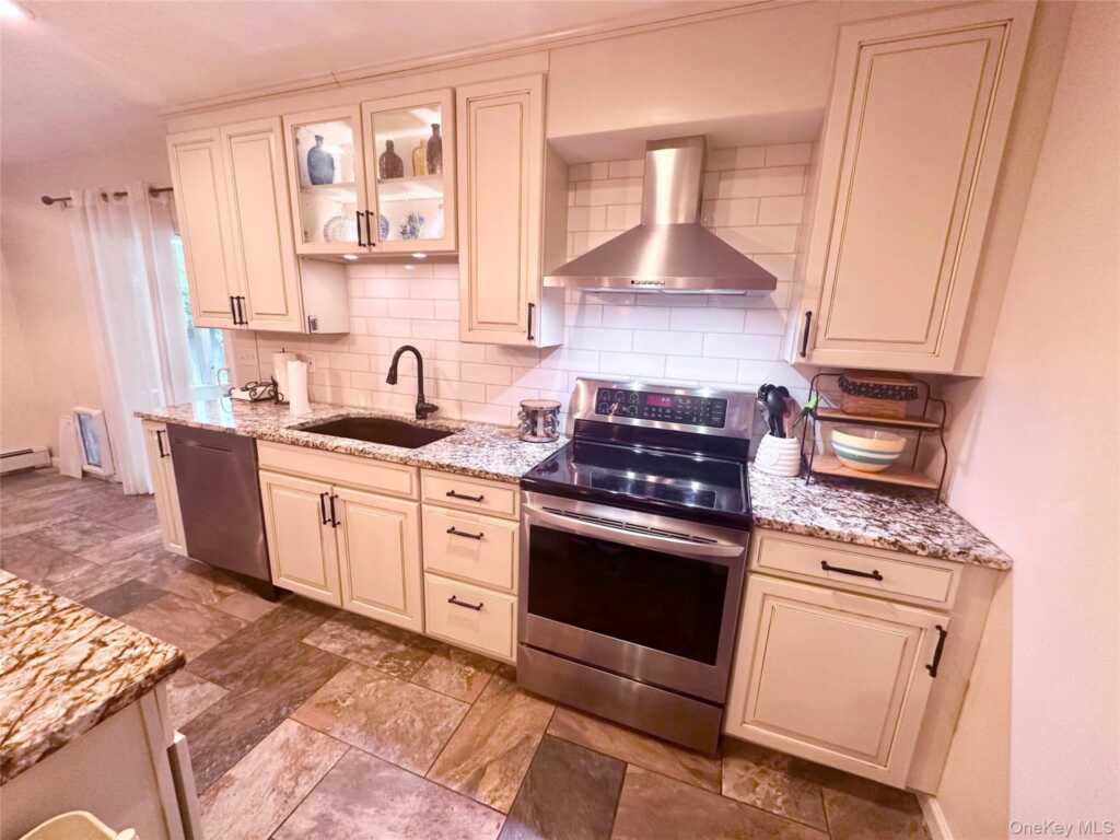 19 Closs Drive, Rhinebeck, NY 12572 - Photo 9 of 40