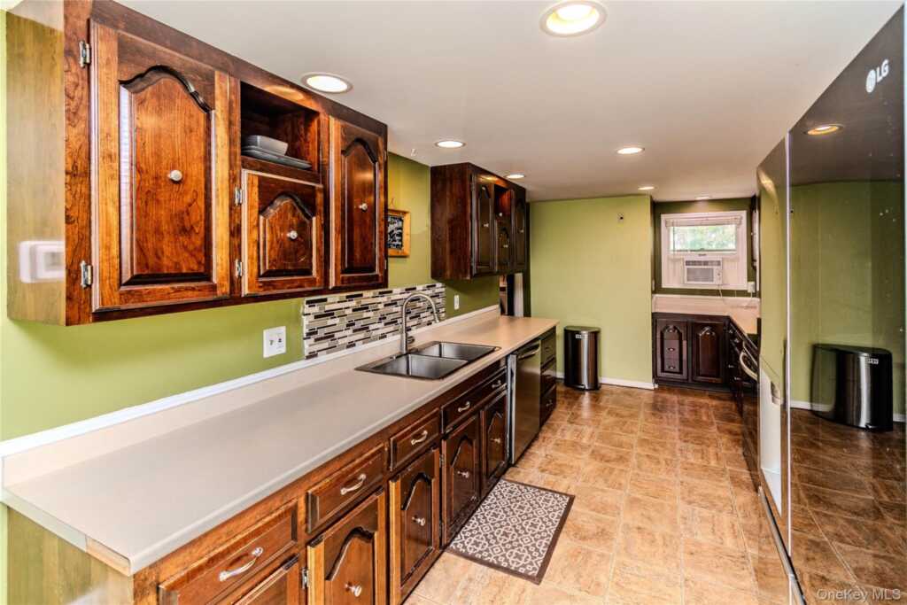 311 Lucas Avenue, Kingston, NY 12401 - Photo 17 of 37