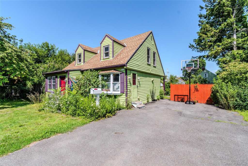 311 Lucas Avenue, Kingston, NY 12401 - Photo 4 of 37