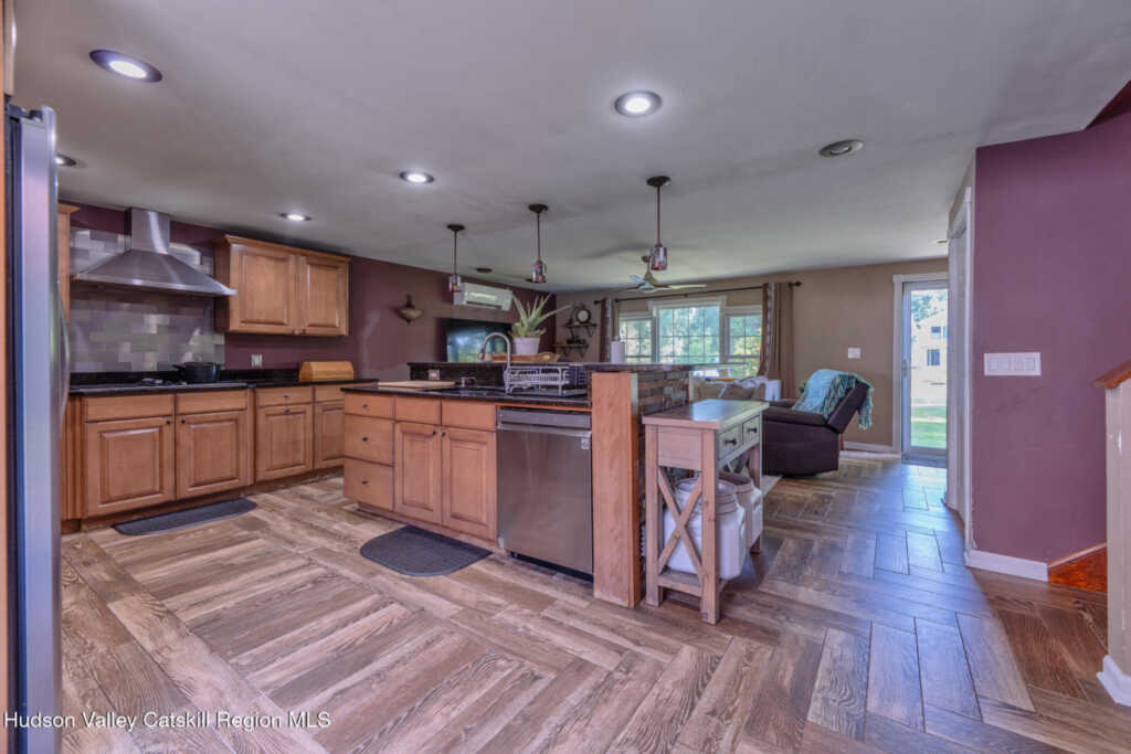 119 Lighthouse Drive, Saugerties, NY 12477 - Photo 10 of 50