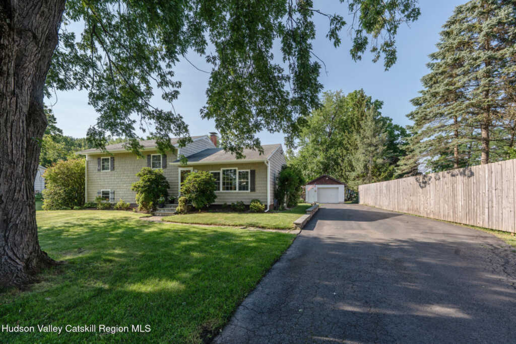 119 Lighthouse Drive, Saugerties, NY 12477 - Photo 2 of 50