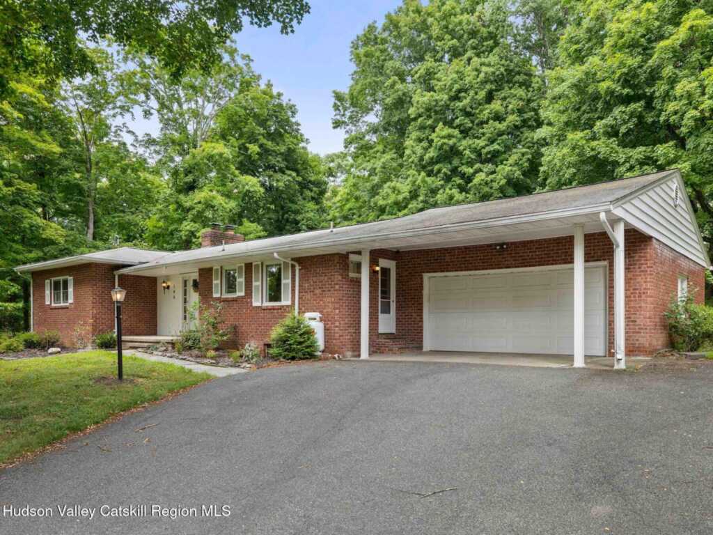 146 Flower Hill, Kingston, NY 12401