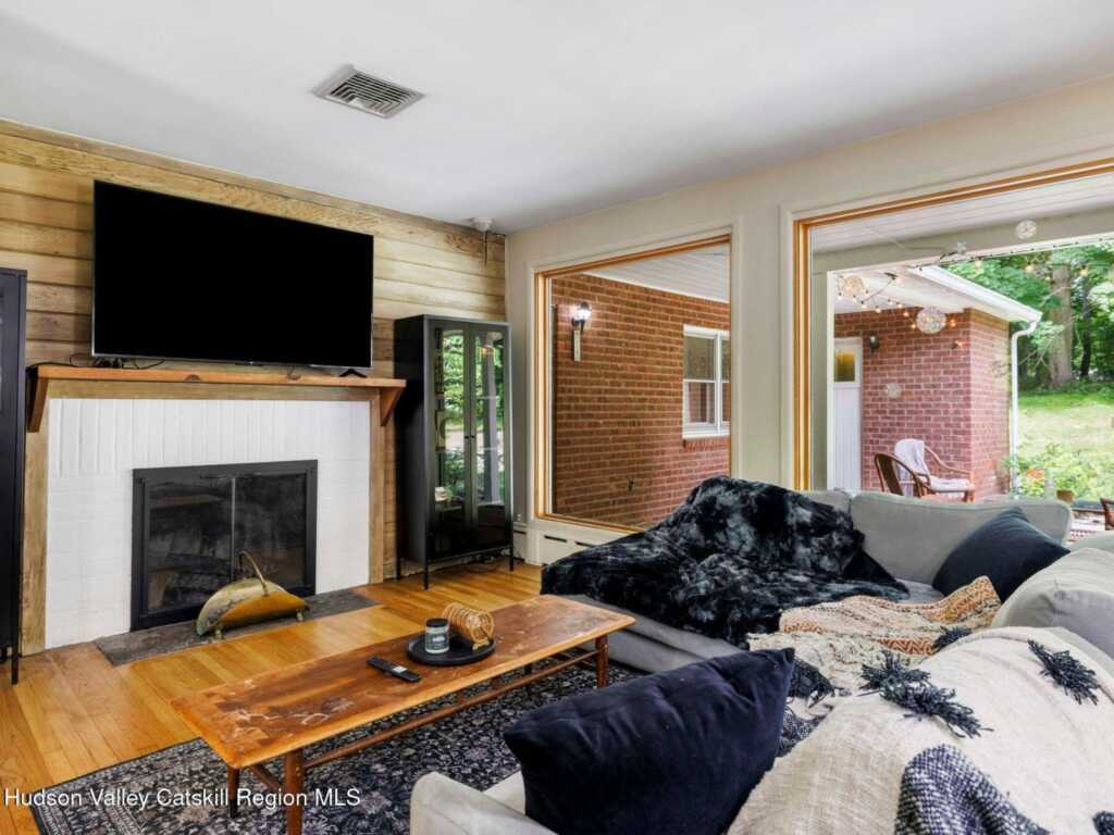 146 Flower Hill, Kingston, NY 12401 - Photo 6 of 48