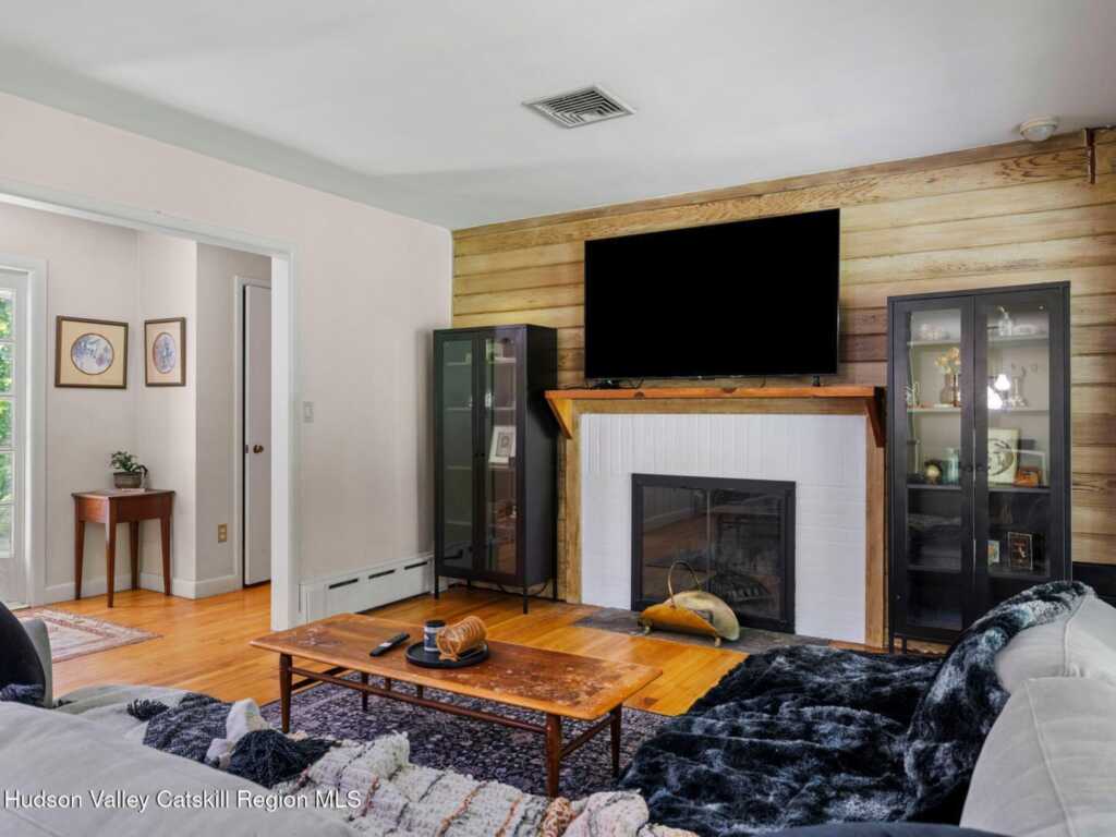 146 Flower Hill, Kingston, NY 12401 - Photo 7 of 48