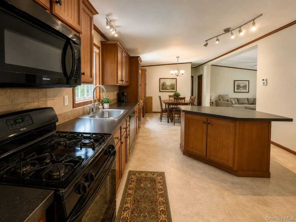 131 Rymrock Road, Unit #18, Kingston, NY 12401 - Photo 6 of 17