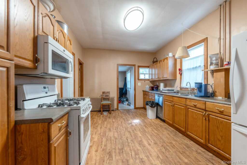 315 Washington Avenue, Kingston, NY 12401 - Photo 11 of 27