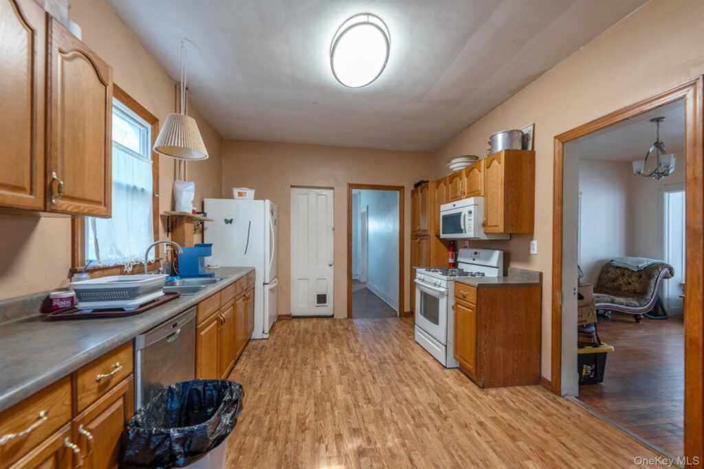 315 Washington Avenue, Kingston, NY 12401 - Photo 12 of 27