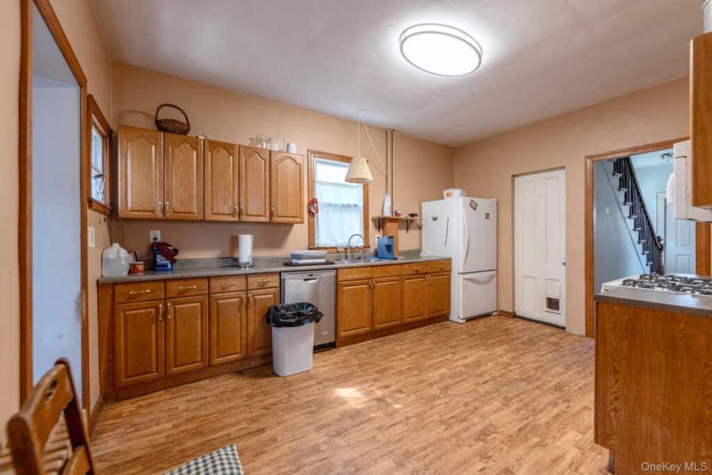 315 Washington Avenue, Kingston, NY 12401 - Photo 13 of 27