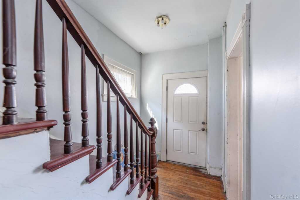 315 Washington Avenue, Kingston, NY 12401 - Photo 3 of 27