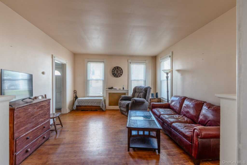 315 Washington Avenue, Kingston, NY 12401 - Photo 4 of 27