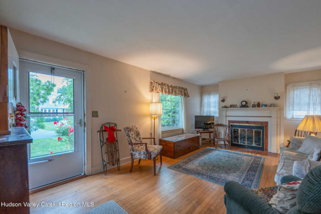 138 Harding Avenue, Kingston, NY 12401 - Photo 4 of 48