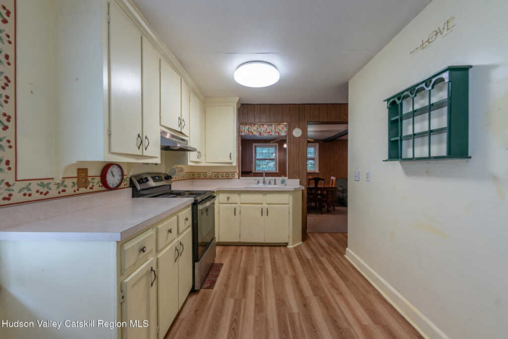 138 Harding Avenue, Kingston, NY 12401 - Photo 6 of 48