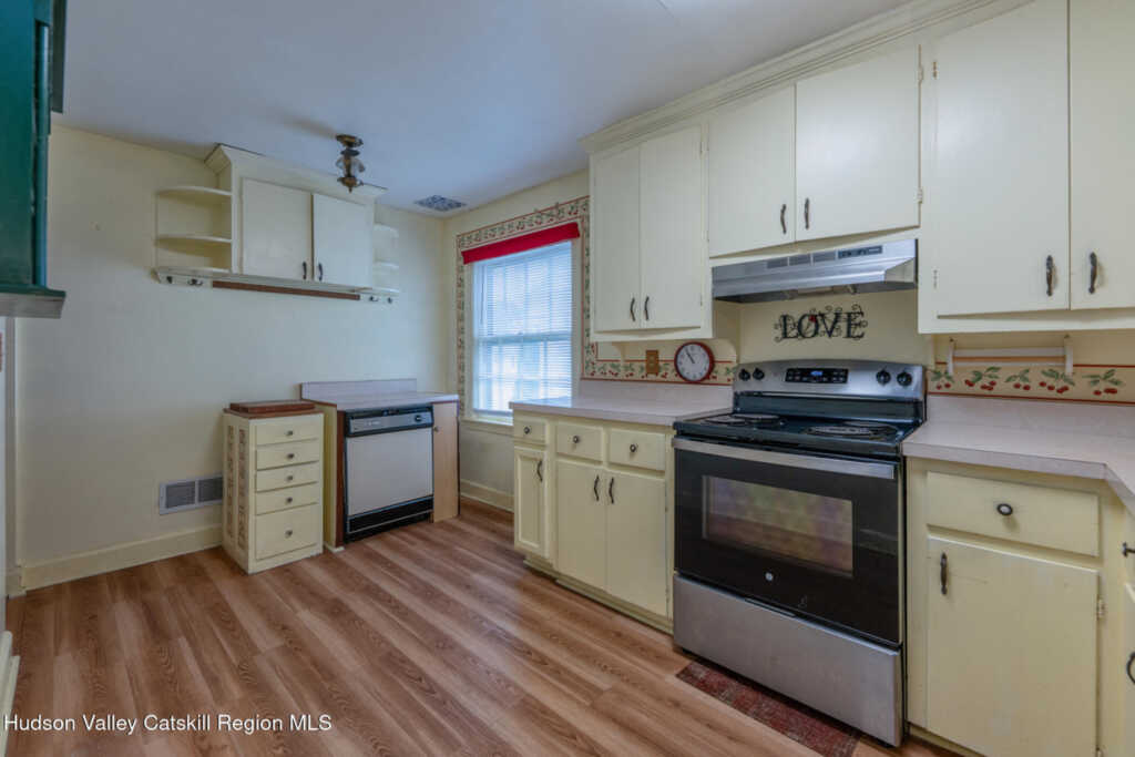 138 Harding Avenue, Kingston, NY 12401 - Photo 8 of 48